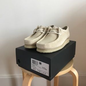 BNWT Clarks Wallabee Off white Suede 7.5 wmns 38